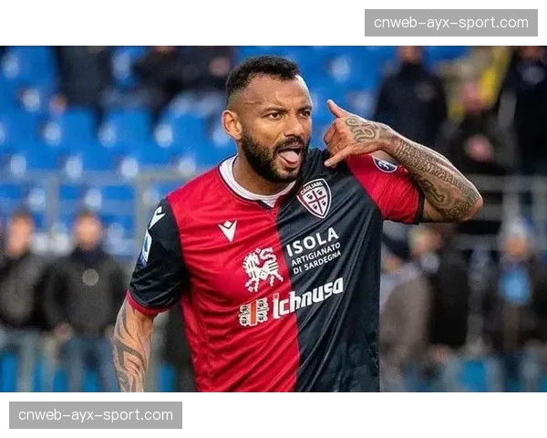 特写：卡利亚里老将若昂·佩德罗打入保级关键球后的泪水