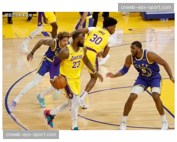 战术对决前瞻：图赫尔与恩里克的临场指挥较量